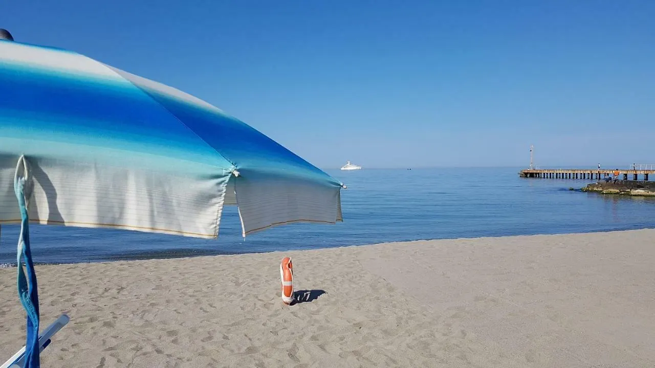 Villetta Cinquale Versilia 0*,